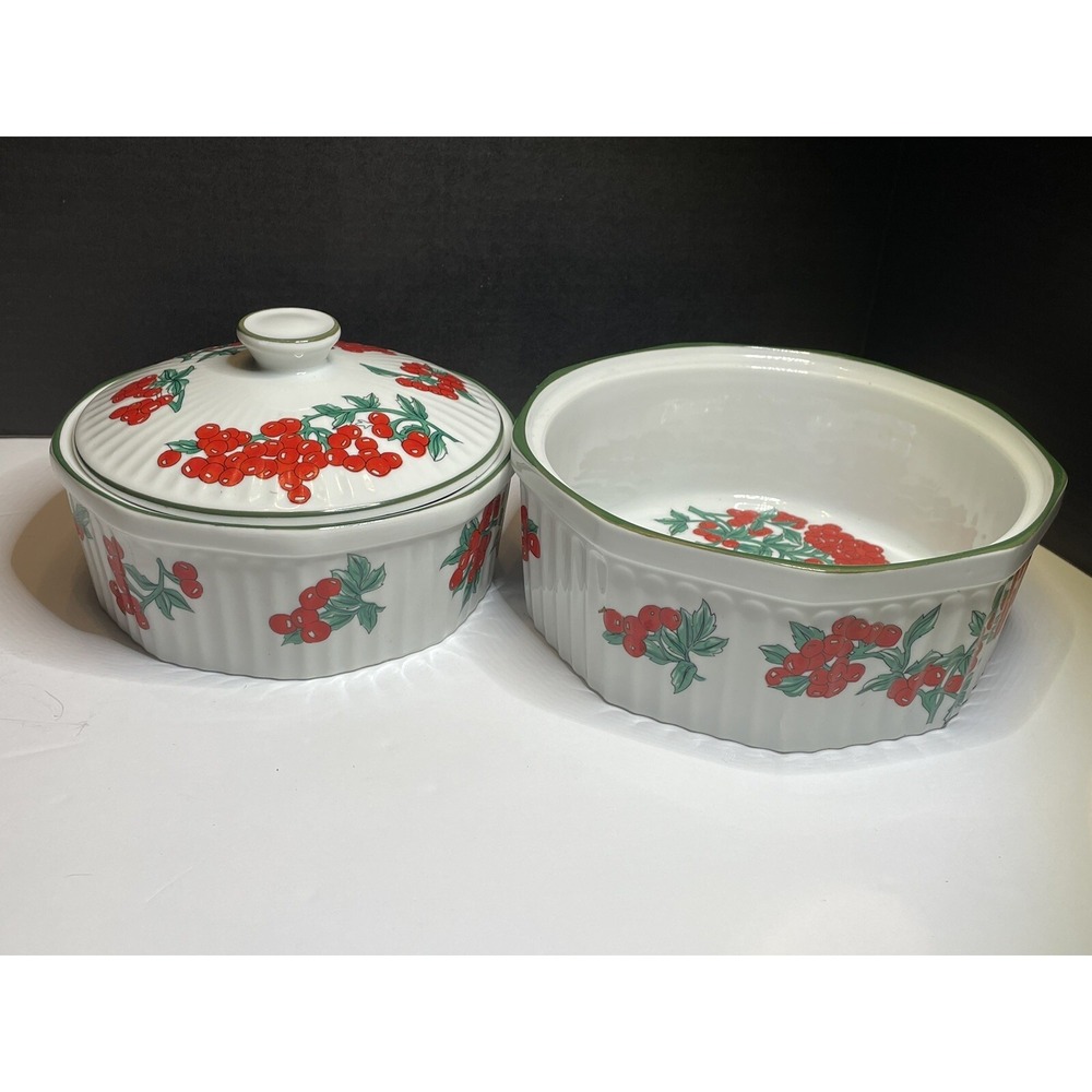 Vintage Berry Patch by New Trends Small Casserole with Lid and casserole Bowl